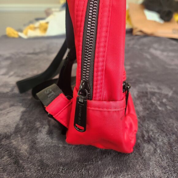 Red And Black STEVE MADDEN BACKPACK Small - Picture 3 of 7